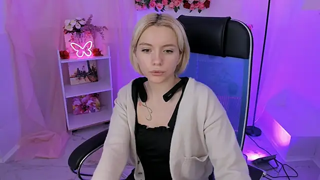 AuroraWrenfield online show from 11/11/25, 04:29