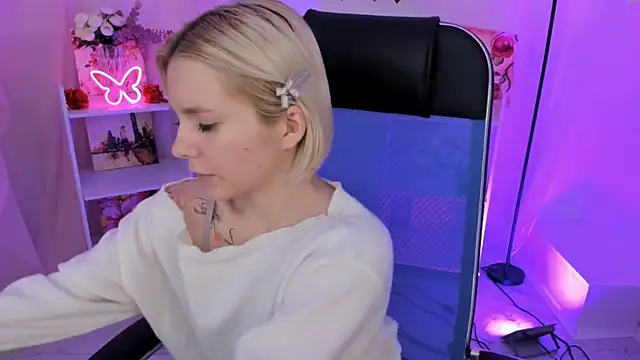 AuroraWrenfield online show from 11/13/25, 04:27