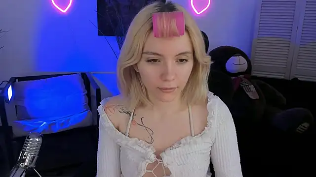 AuroraWrenfield online show from 04/02/26, 04:30