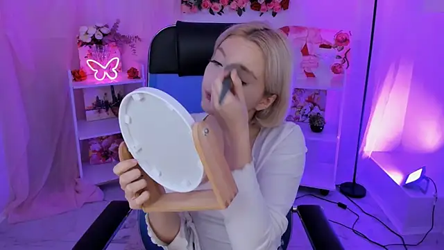 AuroraWrenfield online show from 10/30/25, 10:24