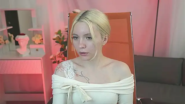 AuroraWrenfield online show from 05/13/26, 01:34