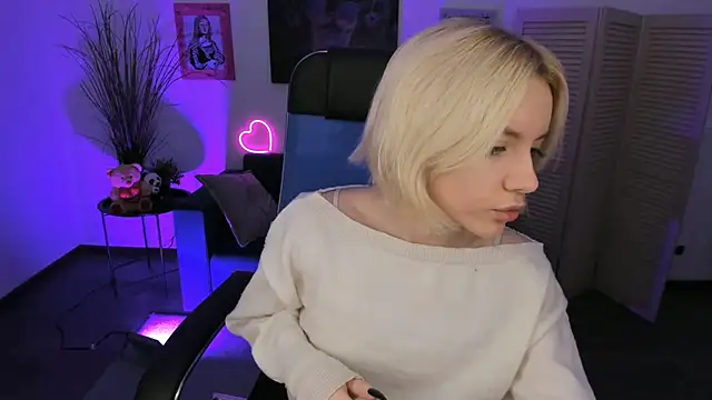 AuroraWrenfield online show from 11/26/25, 04:23