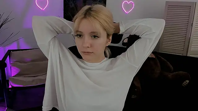 AuroraWrenfield online show from 03/12/26, 10:08