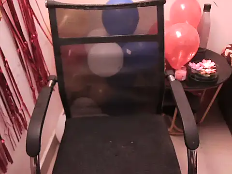 lovepihuu online show from 10/14/25, 04:57