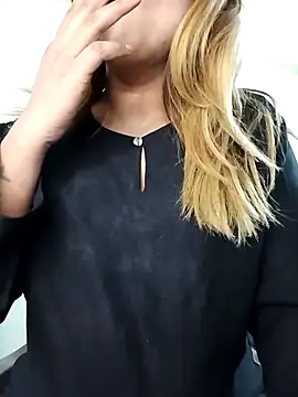 Snapshot of alexa_cam44 chatting on 12/16/25, 08:57 alexa cam44 online show from 12/16/25, 08:57