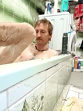 Snapshot of KokosMartin chatting on 10/04/25, 10:11 KokosMartin online show from 10/04/25, 10:11