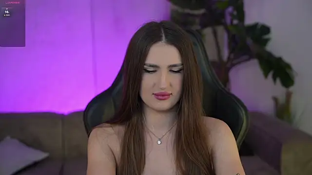 Snapshot of Goldie_Flame chatting on 10/15/25, 02:32 Goldie Flame online show from 10/15/25, 02:32