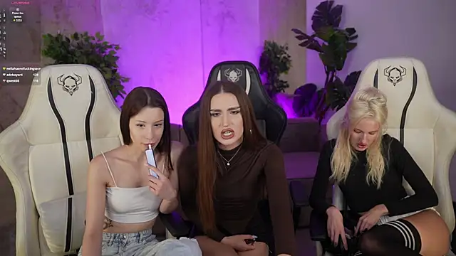 Snapshot of Goldie_Flame chatting on 09/18/25, 06:33 Goldie Flame online show from 09/18/25, 06:33