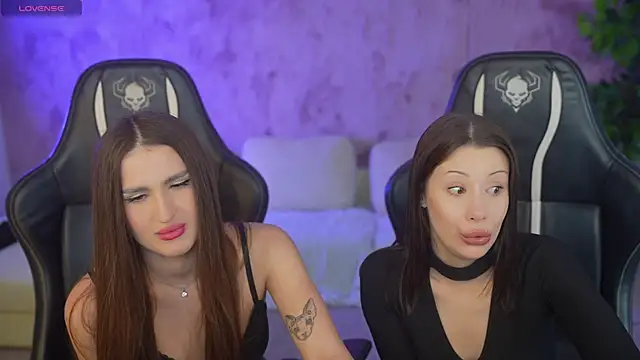 Snapshot of Goldie_Flame chatting on 10/15/25, 11:13 Goldie Flame online show from 10/15/25, 11:13