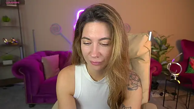 Snapshot of KateShanny chatting on 12/04/25, 06:45 KateShanny online show from 12/04/25, 06:45