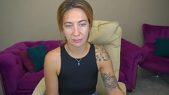 Snapshot of KateShanny chatting on 09/18/25, 05:43 KateShanny online show from 09/18/25, 05:43