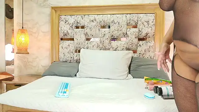 ZOLEY WATSON online show from 10/26/25, 03:07