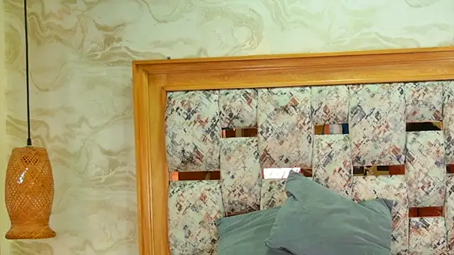 ZOLEY WATSON online show from 10/21/25, 03:28