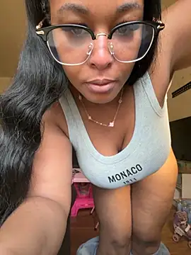 yummy0322 online show from 10/28/25, 12:37