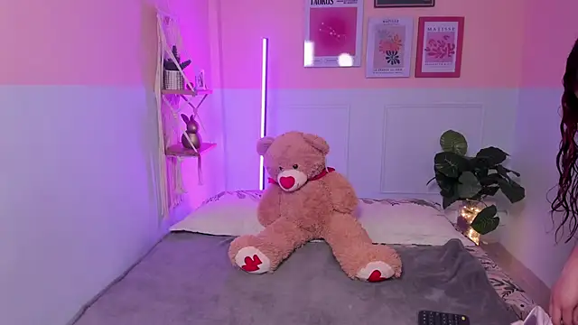 Camila Rivers online show from 11/17/25, 12:20