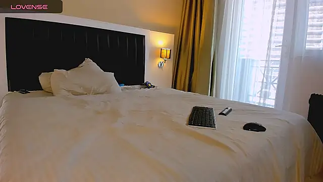 marrenaa online show from 12/04/25, 07:07