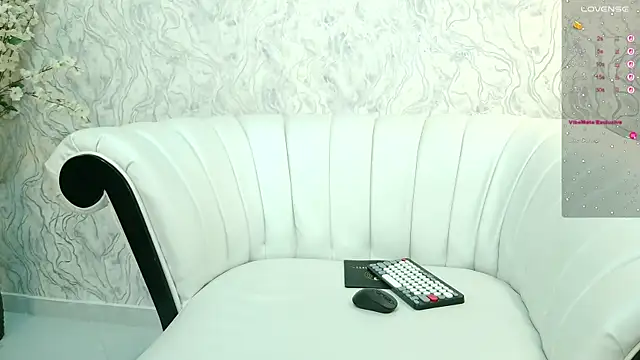 aura sanders1 online show from 11/11/25, 12:11