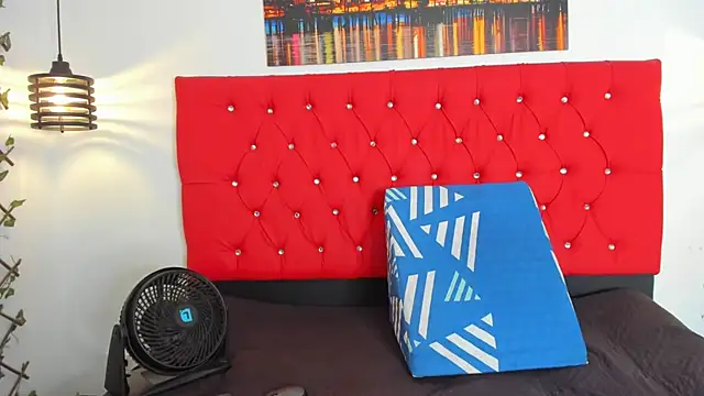 carolinacrus01 online show from 10/18/25, 04:53