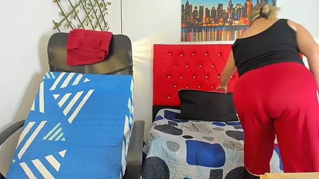 carolinacrus01 online show from 11/18/25, 05:16