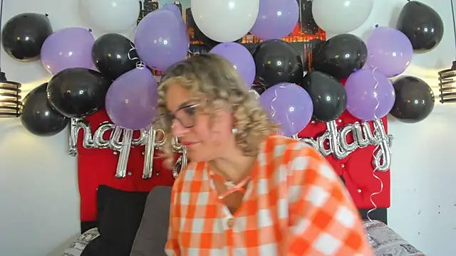 carolinacrus01 online show from 10/01/25, 03:05