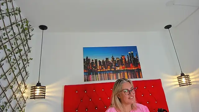 carolinacrus01 online show from 09/21/25, 04:12