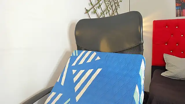 carolinacrus01 online show from 10/16/25, 02:36