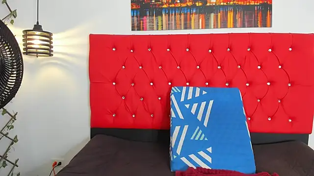 carolinacrus01 online show from 10/22/25, 03:33