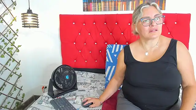 carolinacrus01 online show from 09/29/25, 01:50