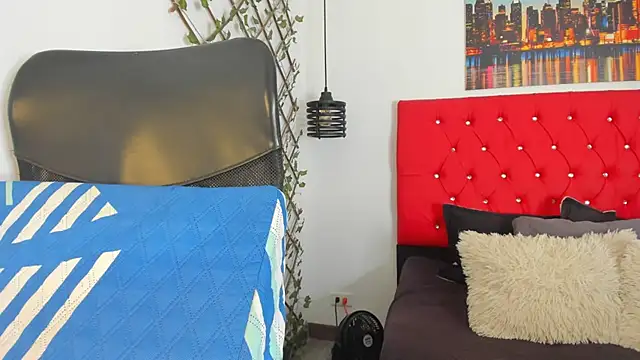 carolinacrus01 online show from 12/01/25, 03:13