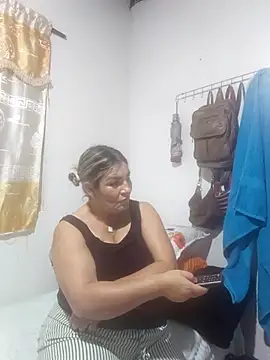 carolinacrus01 online show from 12/19/25, 04:16