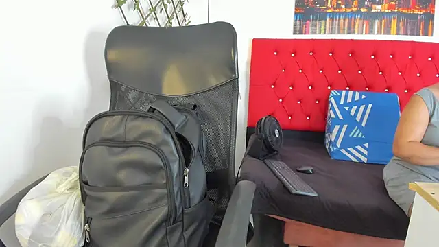 carolinacrus01 online show from 10/27/25, 04:19