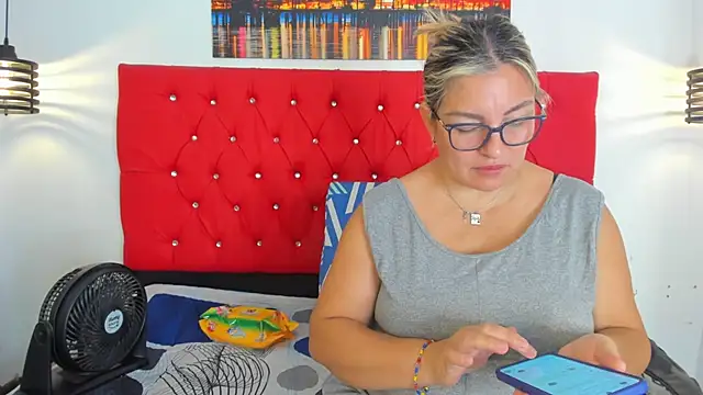 carolinacrus01 online show from 11/25/25, 03:34