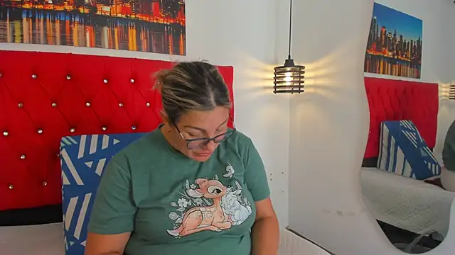 carolinacrus01 online show from 12/15/25, 04:35