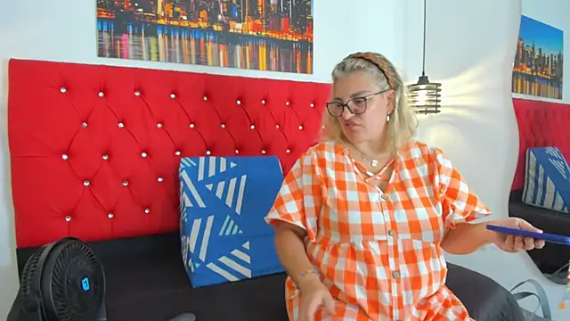 carolinacrus01 online show from 10/09/25, 01:22