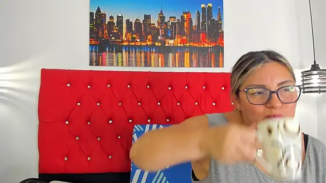 carolinacrus01 online show from 12/17/25, 04:12