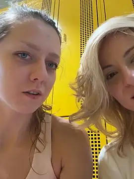 Snapshot of Eveline_Beauty_Kitty chatting on 11/04/25, 02:10 Eveline Beauty Kitty online show from 11/04/25, 02:10