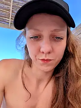 Snapshot of Eveline_Beauty_Kitty chatting on 06/19/26, 02:01 Eveline Beauty Kitty online show from 06/19/26, 02:01