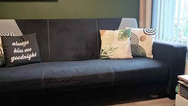 Snapshot of Eveline_Beauty_Kitty chatting on 11/27/25, 10:27 Eveline Beauty Kitty online show from 11/27/25, 10:27