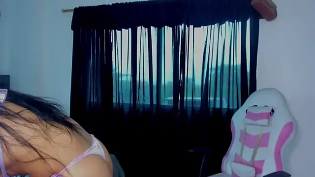 Snapshot of ISA_BELLA_VZL chatting on 10/11/25, 01:56 ISA BELLA VZL online show from 10/11/25, 01:56