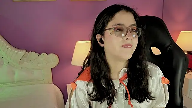 LiLLiAnderson online show from 10/07/25, 11:44