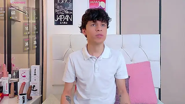 Snapshot of Axel__Evans chatting on 11/18/25, 12:19 Axel Evans online show from 11/18/25, 12:19