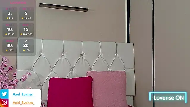 Snapshot of Axel__Evans chatting on 10/07/25, 12:28 Axel Evans online show from 10/07/25, 12:28