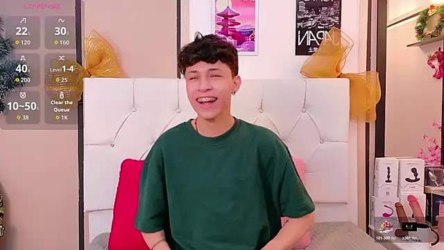 Snapshot of Axel__Evans chatting on 12/18/25, 01:26 Axel Evans online show from 12/18/25, 01:26