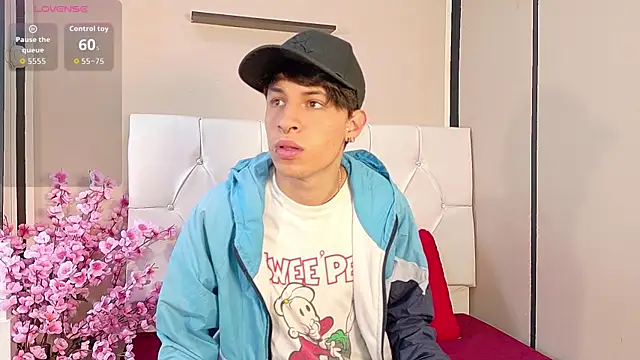 Snapshot of Axel__Evans chatting on 10/28/25, 12:26 Axel Evans online show from 10/28/25, 12:26