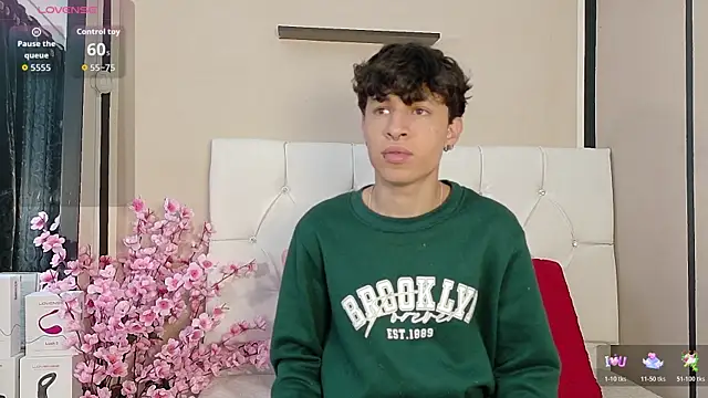 Snapshot of Axel__Evans chatting on 10/25/25, 01:01 Axel Evans online show from 10/25/25, 01:01