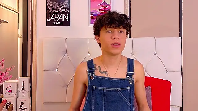 Snapshot of Axel__Evans chatting on 11/25/25, 12:38 Axel Evans online show from 11/25/25, 12:38