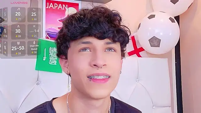 Snapshot of Axel__Evans chatting on 06/18/26, 02:00 Axel Evans online show from 06/18/26, 02:00