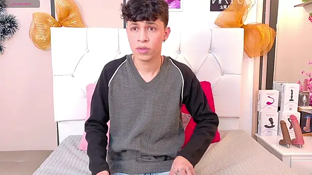 Snapshot of Axel__Evans chatting on 12/15/25, 01:06 Axel Evans online show from 12/15/25, 01:06