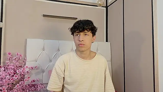 Snapshot of Axel__Evans chatting on 10/27/25, 12:06 Axel Evans online show from 10/27/25, 12:06