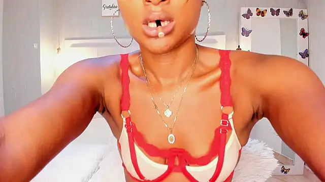 EsmeraldaNyx online show from 11/18/25, 08:34